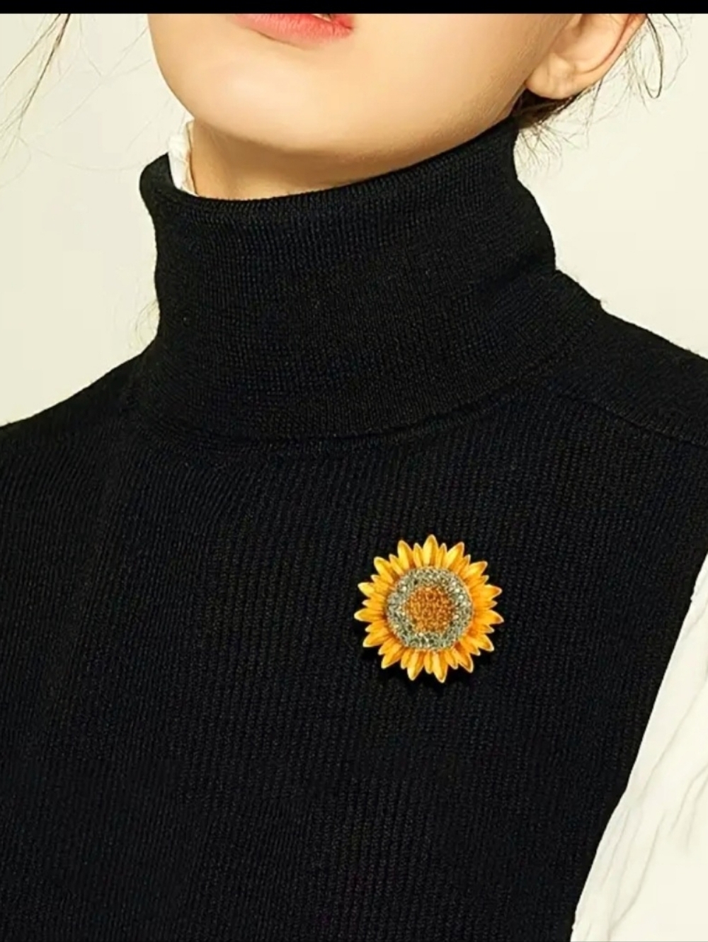 Sunflower Crystal Brooch - Yellow Gold - Picture 5 of 5